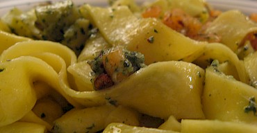 PAPPARDELLE WITH SCHRIMPS AND SWEET PEPPERS